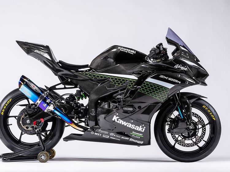 Penampilan Kawasaki Ninja 250 4 Silinder Berbaju Balap
