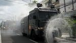 Kendaraan Taktis Polisi Bantu Semprotkan Disinfektan di Jalan