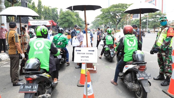 Para driver ojol kini bisa drive-thru nasi kotak di Semarang