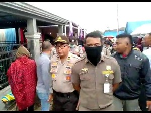 Urungkan Tayub, Pria Ini Malah Gelar Reog di Tengah Wabah Corona