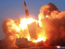Potret Korea Utara Uji Coba Rudal di Tengah Pandemi Corona