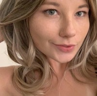 Di usianya yang baru menginjak 18 tahun, Vienna Rose meninggalkan kota kecilnya di Oklahoma untuk mengejar karier di bidang porno. Vienna saat itu belum pernah naik pesawat sebelumnya, tetapi mengambil langkah pasti untuk mengejar impian di Hollywood. Foto: Twitter