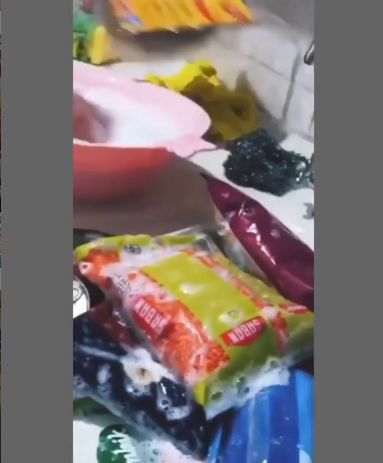 Takut Virus Corona, Ibu Ini Rendam Bahan Makanan pakai Air Sabun di Bak Mandi