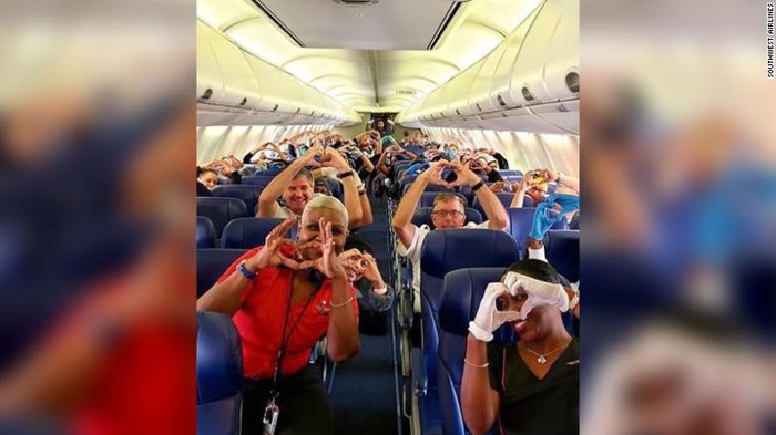 Petugas Medis di Southwest Airlines