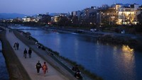 Pemerintah kota Kyoto memiliki dana darurat untuk usaha kecil dan menengah yang mengalami penurunan penjualan yang tajam sejak wabah virus corona. AP Photo/Jae C. Hong.