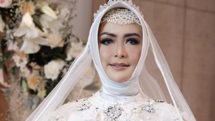 eddies adelia menikah