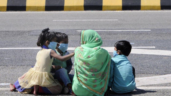 Virus corona: Lockdown di India berubah menjadi tragedi kemanusiaan