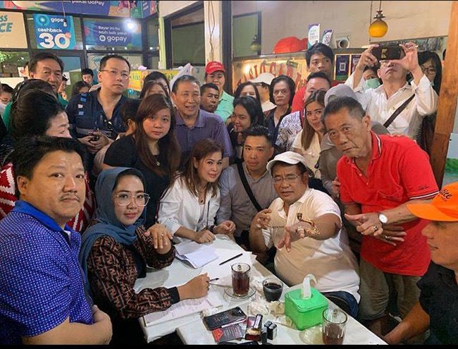  Pria yang dijukuli pengacara 30 miliar ini juga dikenal sebagai sosok baik hati, membantu masyarakat yang membutuhkan untuk konsultasi hukum Foto: Instagram