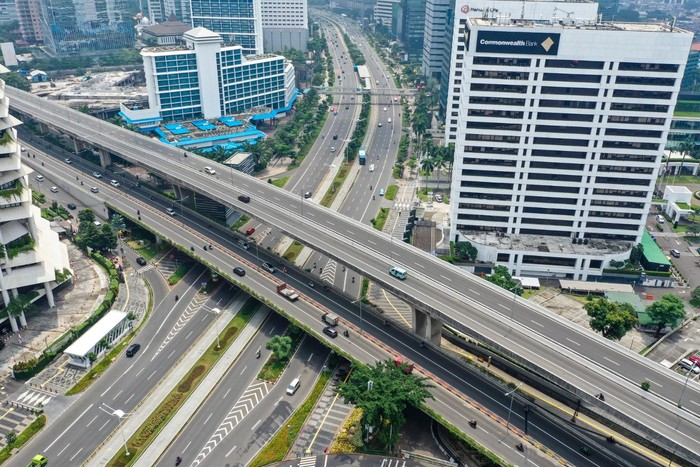 Kasus COVID-19 di Indonesia terbanyak berada di Jakarta. Sehingga wacana lockdown atau karantina wilayah sangat digencarkan untuk segera dilaksanakan.