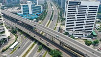 Pemerintah Indonesia sempat mengumumkan tak berencana melakukan lockdown. Namun semenjak kasus Corona semakin banyak maka desakan untuk lockdown atau mengisolasi wilayah pun semakin kencang. Sehingga beberapa wilayahpun telah melakukan karantina wilayah secara mandiri. Jakarta kapan? ANTARA FOTO/Galih Pradipta.
