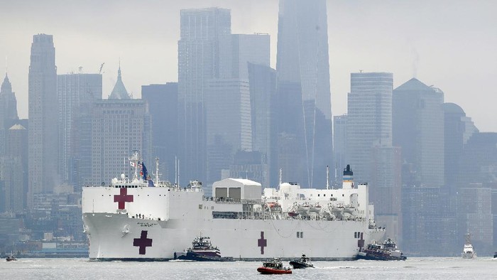 The Navy hospital ship USNS Comfort passes lower Manhattan on its way to docking in New York, Monday, March 30, 2020. The ship has 1,000 beds and 12 operating rooms that could be up and running within 24 hours of its arrival on Monday morning. Its expected to bolster a besieged health care system by treating non-coronavirus patients while hospitals treat people with COVID-19. AP Photo/Seth Wenig)