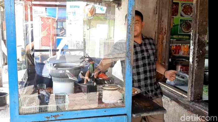 Pedagang Kupat Tahu di Tasikmalaya