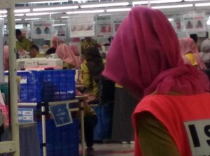 Curhat Buruh Pabrik di Sukabumi yang Masih Bekerja Saat Corona Mewabah