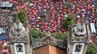 Pada 16 Februari, ribuan orang menghadiri perayaan karnaval awal di pusat Kota Rio de Janeiro, Brasil (Fernando Maia/RioTur HANDOUT / EPA-EFE/Shutterstock/CNN)