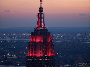Cahaya Kemanusiaan dari Gedung Empire State New York