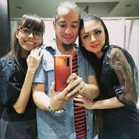 Beginilah kehidupan pria bernama Rodrigo Contreras Diaz. Pria 41 tahun asal Meksiko ini menjalani hidup poliamori, di mana bisa menjalin hubungan cinta dengan lebih dari satu pasangan.  Foto: Instagram