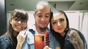 Foto: Pria yang Menjalani Hidup Poliamori, Akur Bersama Istri dan Kekasih