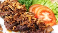 Makan nasi liwet tak komplet tanpa Gepuk Daging Sapi. Bumbu yang gurih-gurih legit ini makin sedap dicocol sambal dadak. Untuk membuatnya ikuti petunjuk resep ini. Foto: Istimewa