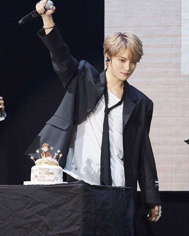 Tak sampai satu jam setelah mengumumkan hal tersebut di Instagram, Jae Joong langsung mengganti caption di postingannya. Ia menyebut tulisannya merupakan peringatan jika suatu hari orang-orang yang dicintai publik positif mengidap COVID-19. Foto: Instagram/ @jj_1986_jj