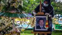 Bob Hasan meninggal di Rumah Sakit Pusat Angkatan Daerah (RSPAD) Gatot Soebroto, Selasa (31/3/2020) pukul 11.00 WIB. Ketua PB PASI itu meninggal karena sakit kanker paru-paru yang sudah lama diidapnya.