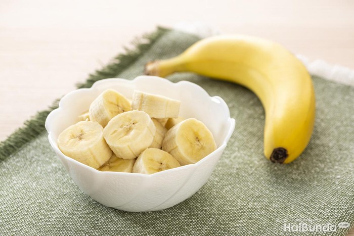 Pisang Cut bananas in the plate