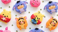 Gemas banget! Karakter baby Winnie the Pooh and Friends ini juga Katrina Moon yang buat lho! Kreasinya tak pernah luput dengan warna-warni yang cantik. Foto: Instagram @sugardevotion
