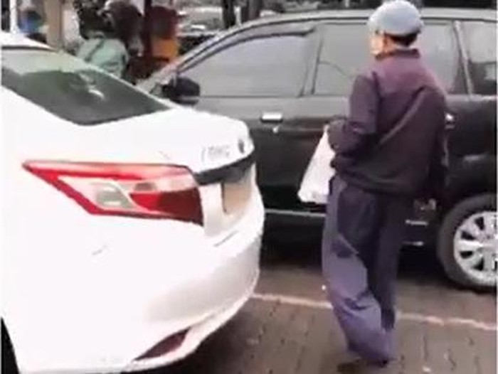 Sopir taksi ditraktir makan penumpang