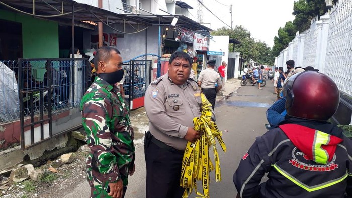 Seorang pria pemilik warung di Harjamukti, Depok dibacok orang tak dikenal