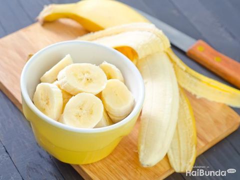 banana in bowl