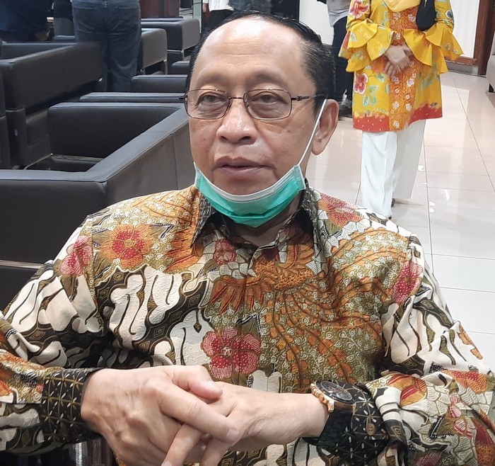 Ketua Tim Riset Covid-19 Unair Surabaya Prof Soetjipto dr MS PhD