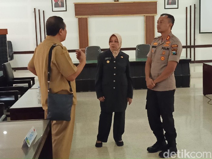 Imbauan dan larangan mudik atau pulang kampung telah digaungkan pemerintah. Untuk mengantisipasi adanya warga yang nekat mudik dan berstatus OPD dan PDP, Pemkot Kediri menyiapkan 2 gedung isolasi.