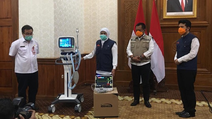 Gubernur khofifah di grahadi