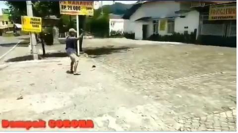 Viral Tukang Parkir 'Halu' di Depan Restoran yang Tak Ada Pengunjung