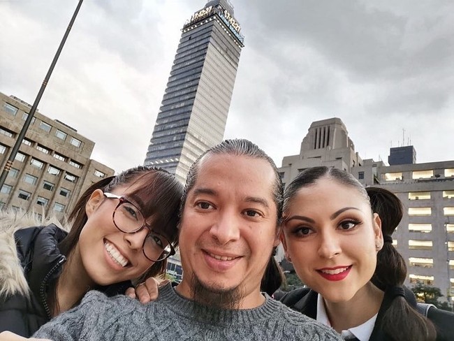 Rodrigo sendiri sudah menikah dengan wanita bernama Melin Velaso Reyes pada 2012. Di tahun keempat, Rodrigo meminta izin ke istrinya tersebut untuk menjalani poliamori dengan mencari kekasih lagi. Melin pun menyetujuinya Foto: Instagram (Foto kiri ke kanan: Lucy, Rodrigo, Melin)