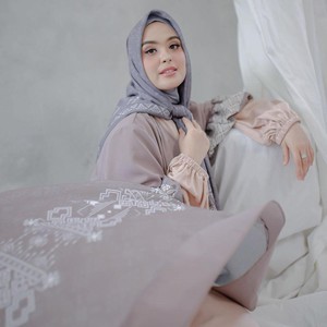 Vebby Palwinta Bisnis Modest Fashion, Rilis Hijab Motif Vebby Palwinta Bisnis Modest Fashion, Rilis Hijab Motif