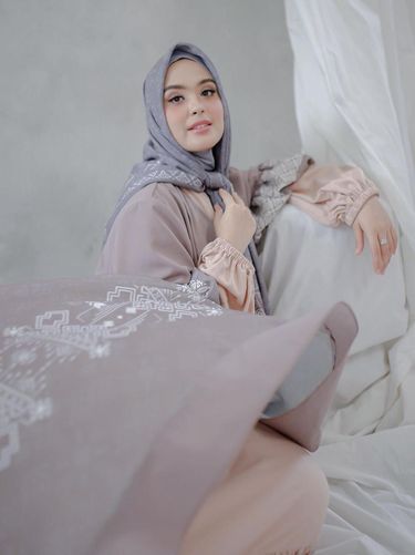 Vebby Palwinta Bisnis Modest Fashion, Rilis Hijab Motif 