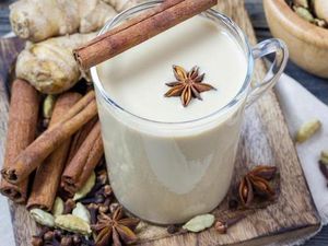 Tingkatkan Imunitas Tubuh dengan 5 Racikan Susu Rempah Ini