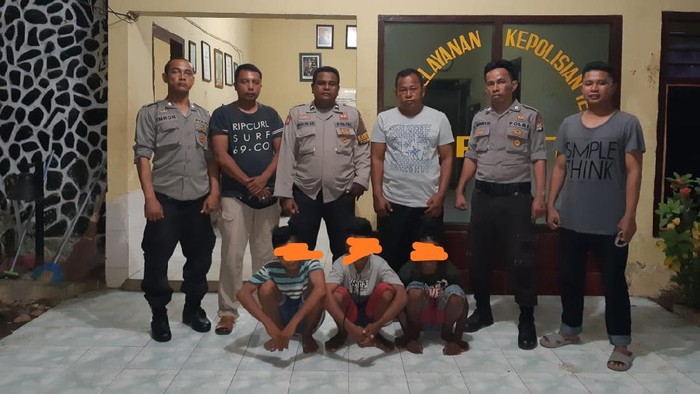 3 remaja ditangkap aparat Polsek Woha usai membobol toko dan mencuri puluhan bungkus rokok (dok. Istimewa)