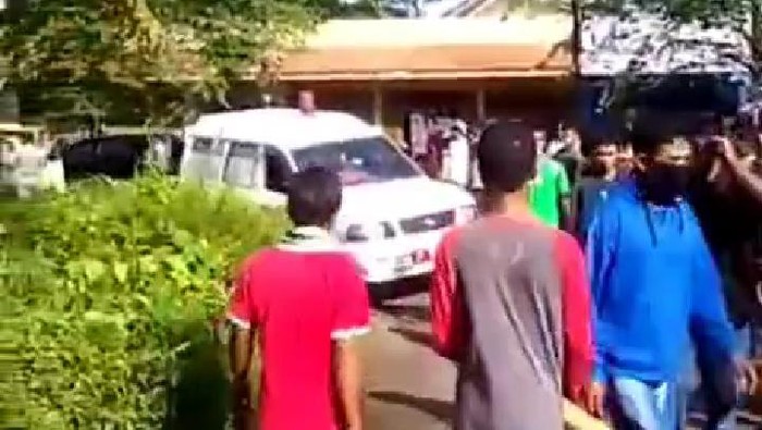 Viral video warga hadang ambulans dan tolak pemakaman jenazah pasien Corona di Banyumas, Rabu (1/4/2020).