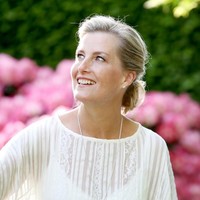 Sebelum menjadi anggota keluarga kerajaan Inggris, Sophie adalah wanita dari keluarga biasa. Namun kariernya cukup cemerlang saat menjadi public relations. Foto: AFP