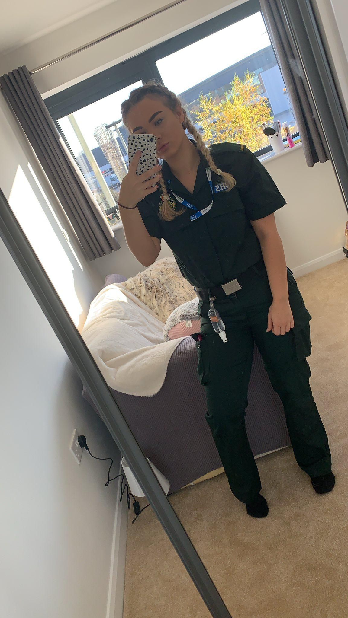  Paramedis Cantik Ini Dihujat Karena Pakai Makeup di Tengah Pandemi Corona