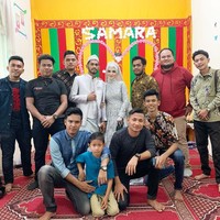 Martunis Sarbini, anak angkat bintang sepak bola dunia Cristiano Ronaldo resmi melepas status lajangnya. Ia akhrinya menikahi pujaan hatinya yang bernama Sri Wahyuni. Iya kemarin (menikah). Di kampung halaman Banda Aceh, ujar Martunis saat dihubungi detikcom, Rabu (1/4/2020).(Foto: Instagram@martunis_ronaldo)