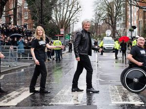 Bon Jovi dan Pangeran Harry Kolaborasi Bareng Militer Inggris, Ini Jadinya