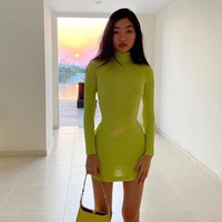 Aksi Oanh ini pun mendapat kritik dan banyak netizen menyebutnya bodoh. Tak sedikit dari mereka juga menyayangkan Oanh yang menggunakan masker medis untuk tindakan konyol. Foto: Instagram