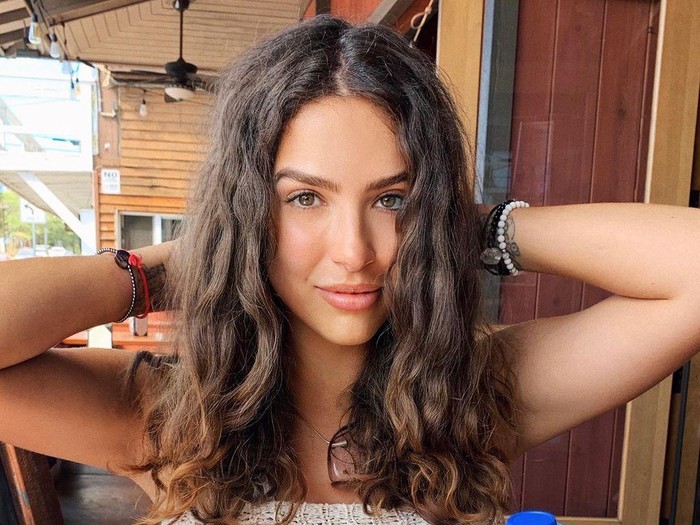 Lora Drammis (Instagram thislifeaslora)