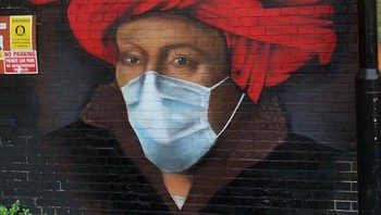 Mural terkait sosialisasi pencegahan virus Corona juga menghiasi dinding salah satu bangunan di kawasan London, Inggris. Penggunaan masker menjadi salah satu langkah preventif pencegahan penyebaran virus Corona saat warga beraktivitas di luar rumah atau tengah dalam kondisi kurang fit maupun sakit sehingga meminamalkan kemungkinan menularkan penyakit kepada orang lain. Istimewa/Dok. Boredpanda.