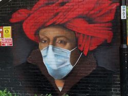 Deretan Mural Ini Ajak Warga Dunia Bersatu Lawan Corona