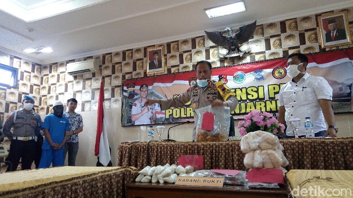 Polres Banjarnegara ungkap praktik pengoplosan gula, Rabu (1/4/2020).