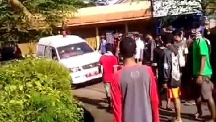 Viral video warga hadang ambulans dan tolak pemakaman jenazah pasien Corona di Banyumas, Rabu (1/4/2020).