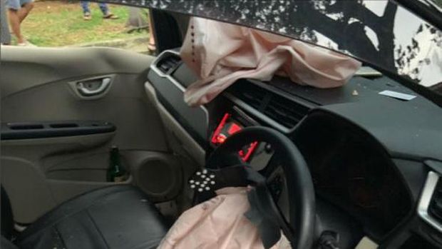 Airbag keluar akibat kecepatan tinggi kendaraan
